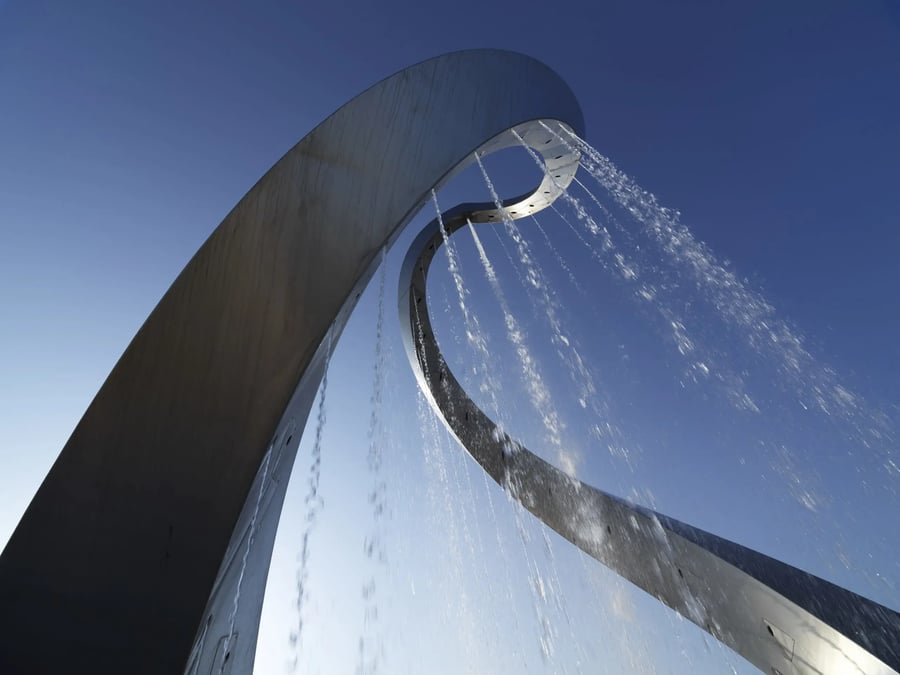 Water as a Medium: Sculpting the Living Element